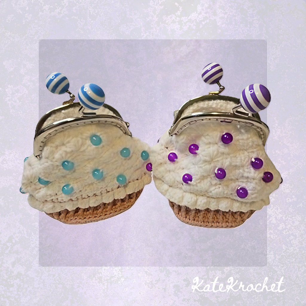 Cupcake Coin Purse with Kiss Clasp