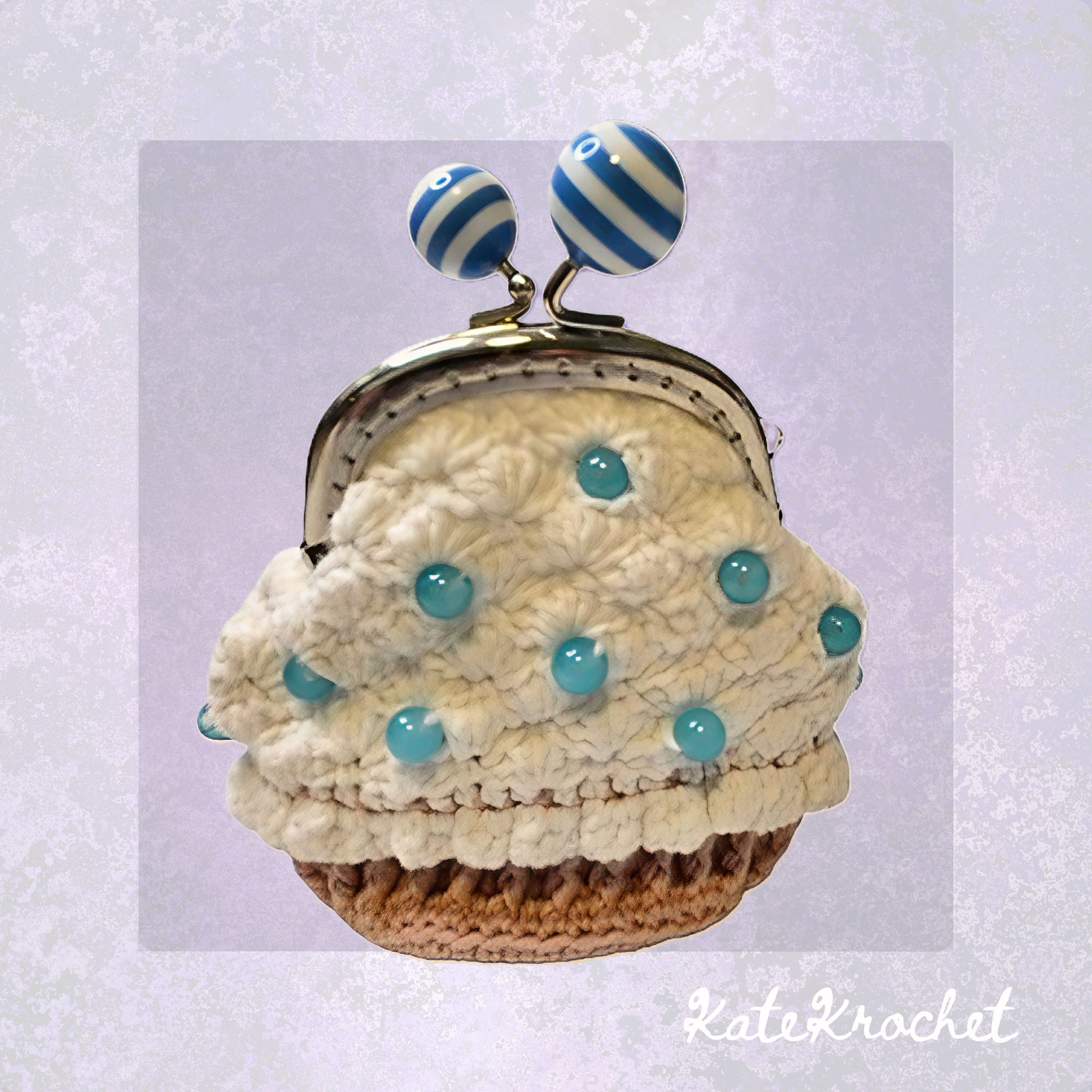 Cupcake Coin Purse with Kiss Clasp