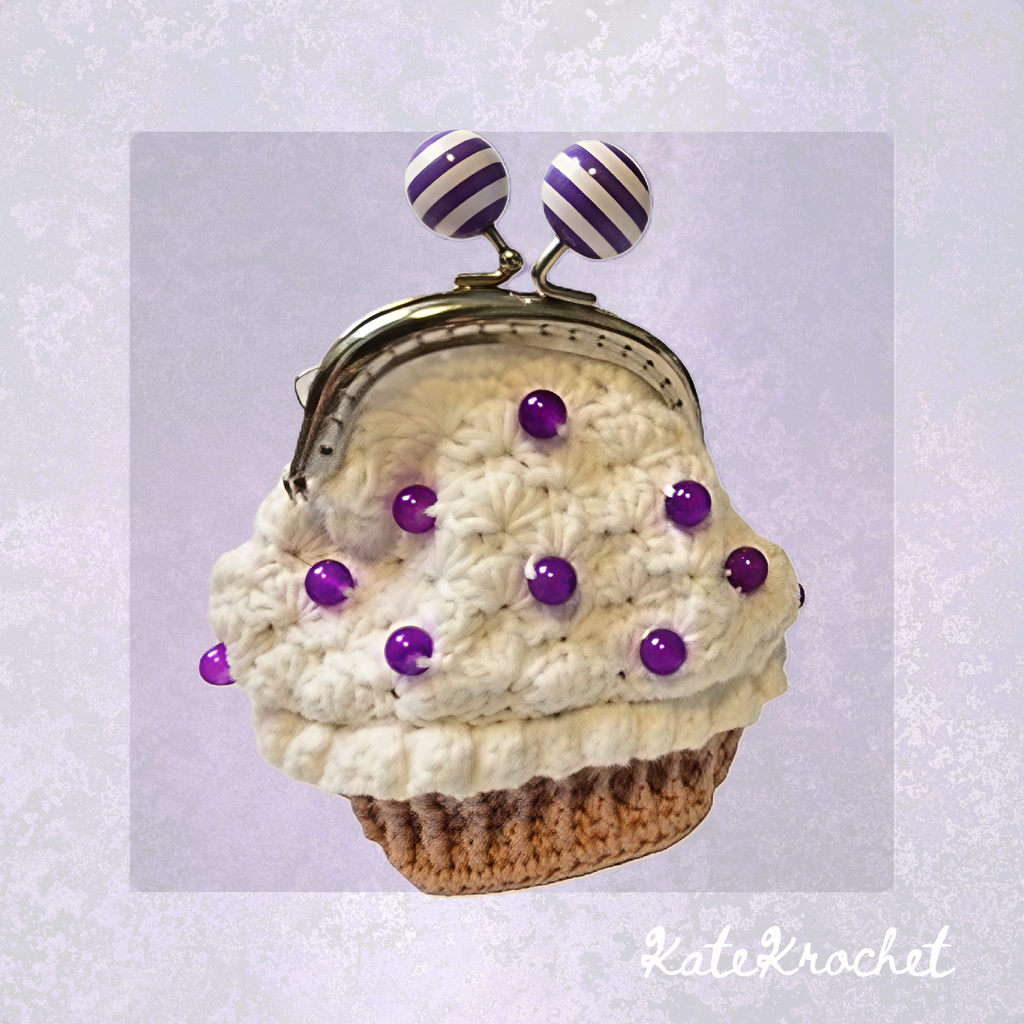 Cupcake Coin Purse with Kiss Clasp